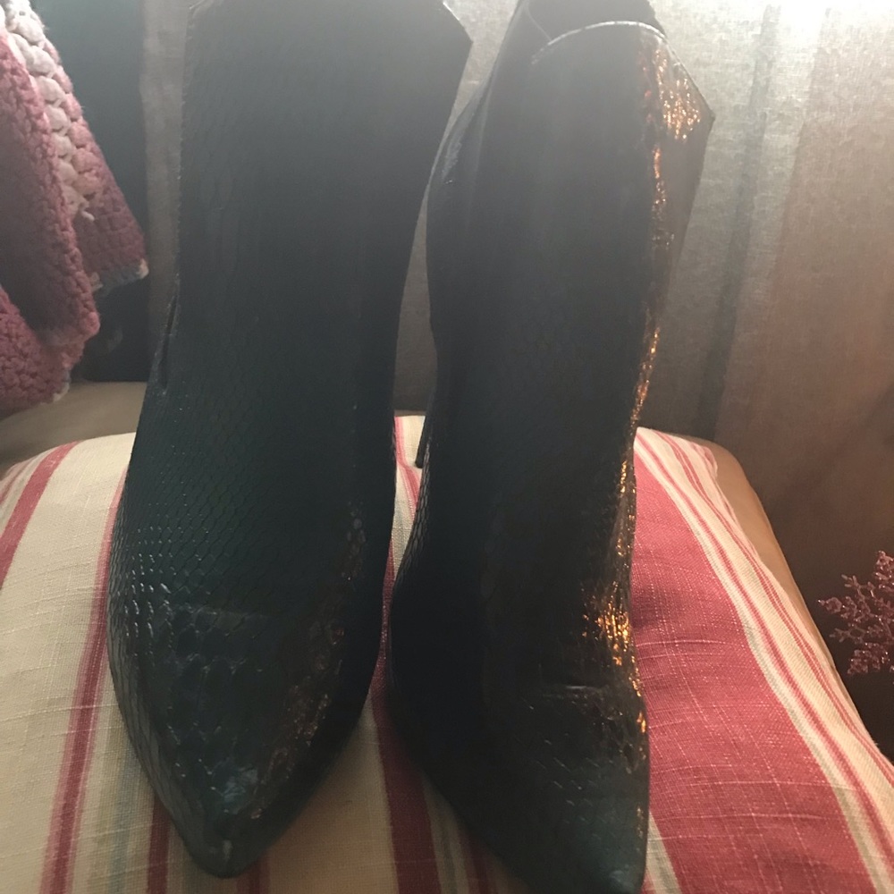 Unique booties - Picture 2 of 8